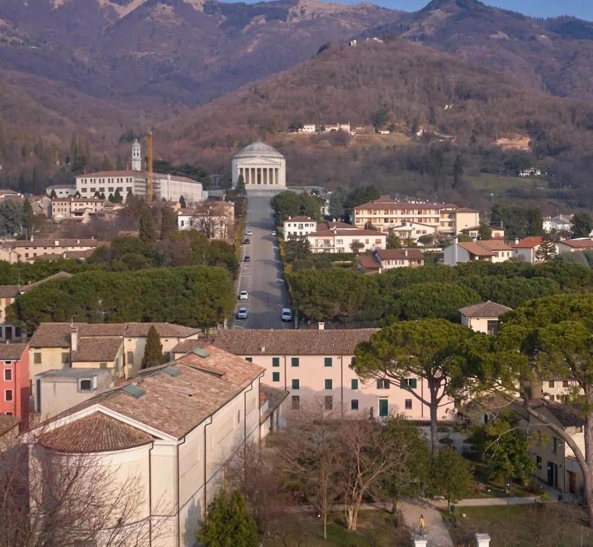 B&B Relief Possagno 0*,